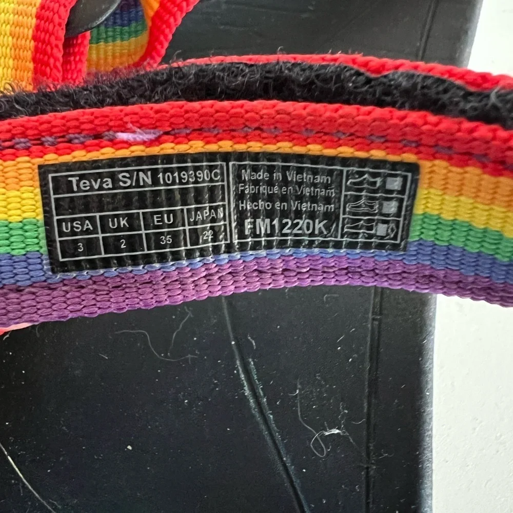 Teva Kid's Unisex Hurricane Xlt 2 Sandals Water Shoes, Rainbow and Black, size 3